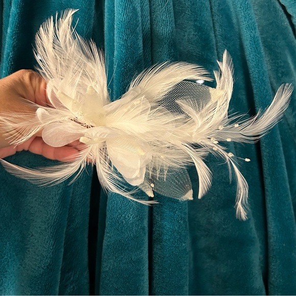 David’s Bridal Headpieces Ivory (2) Organza Feathers Pearls and Rhinestones - Picture 9 of 13